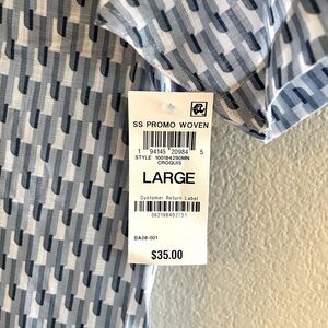 Brand new never worn casual men’s button down shirt.